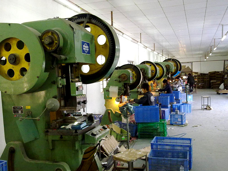 300多人的五金加工廠有多大？